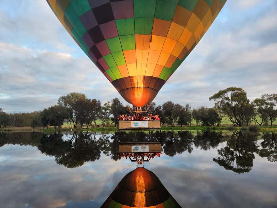 Perth: Avon Valley Hot Air Balloon Flight with Breakfast - Landing, pack-up, and the return to Northam