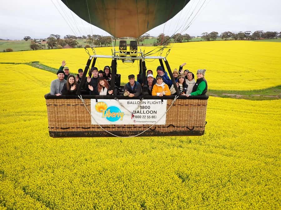Perth to Northam: Balloon flight including shuttle bus - Leaving Perth before dawn