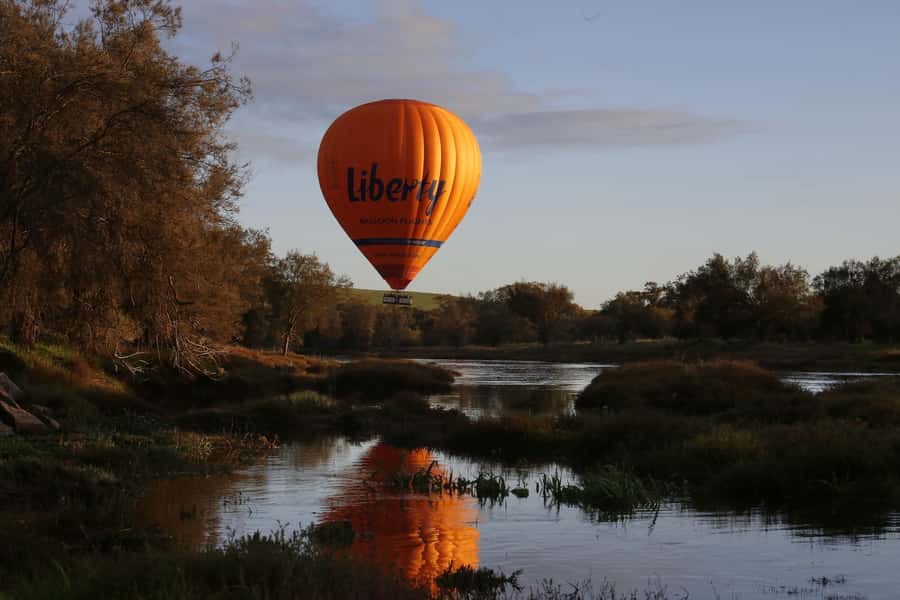 Perth to Northam: Balloon flight including shuttle bus - Helping to inflate the balloon