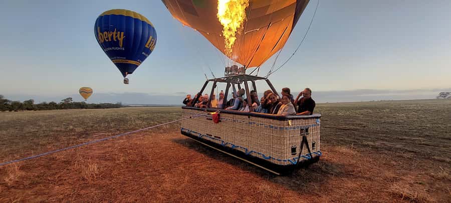 Perth to Northam: Balloon flight including shuttle bus - Buffet breakfast at Dome Cafe