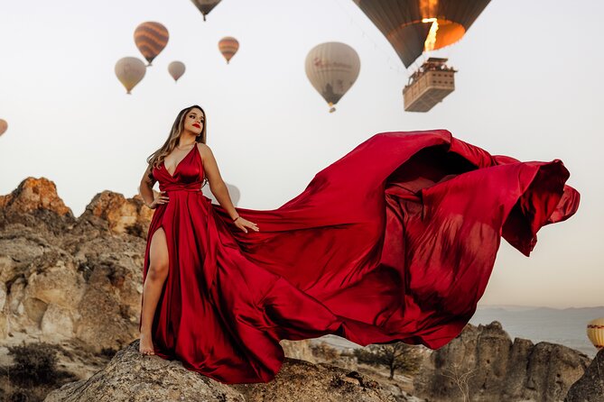 Photoshoot with Balloons in Cappadocia - What to wear for three very different settings