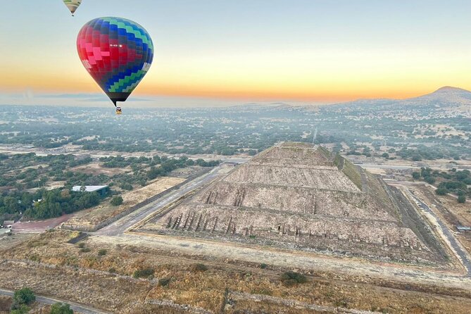 Private Balloon Flight in Teotihuacan with Breakfast in Cavern - Who will enjoy this most
