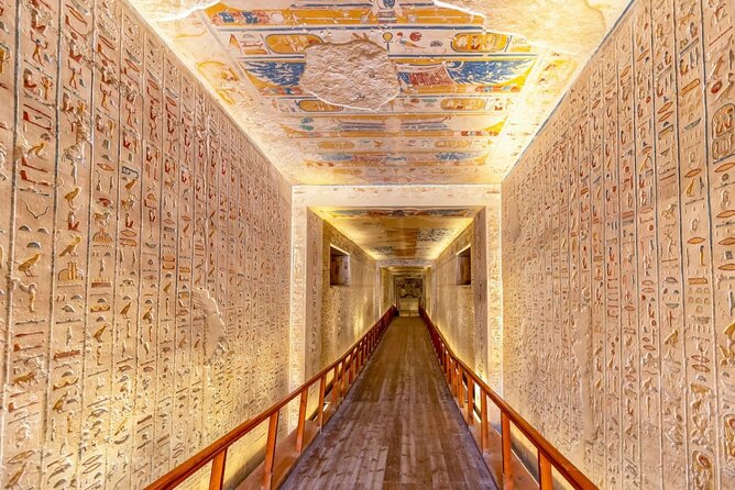 Private Full day tour to Luxor From Hurghada with hot air balloon - A short felucca ride and lunch on the Nile