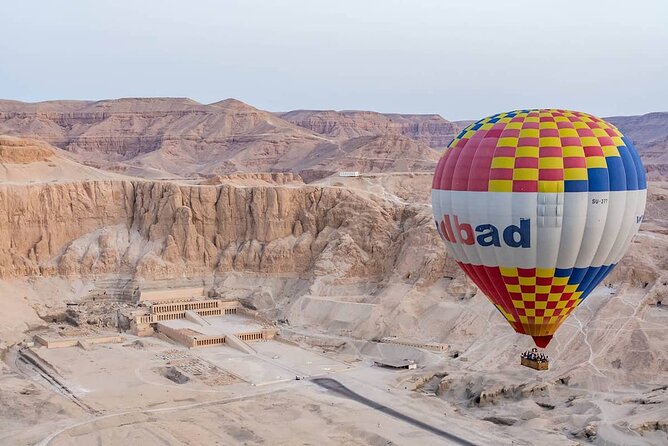Private Luxor Overnight with Hot Air Balloon from Hurghada - Colossi of Memnon: a quick first look at the west bank