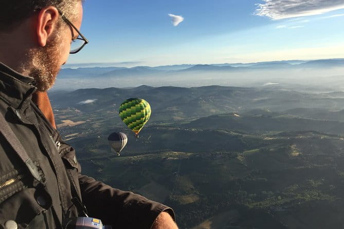 Private Tour: Tuscany Hot Air Balloon Flight from Firenze - Meeting the captain and preparing the balloon