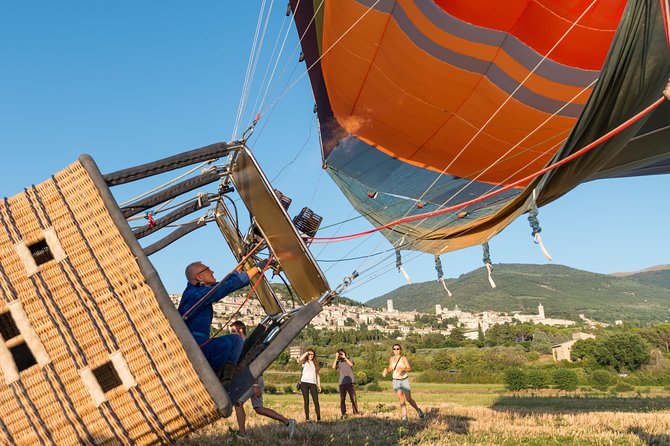 Professional hot air balloon rides at Assisi, Trasimeno in Umbria - What to wear and how to prepare