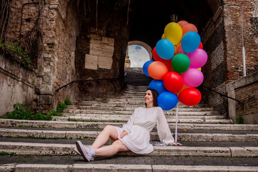 Rome: Professional Photoshoot With Balloons - A Colosseum photo session with a clear purpose