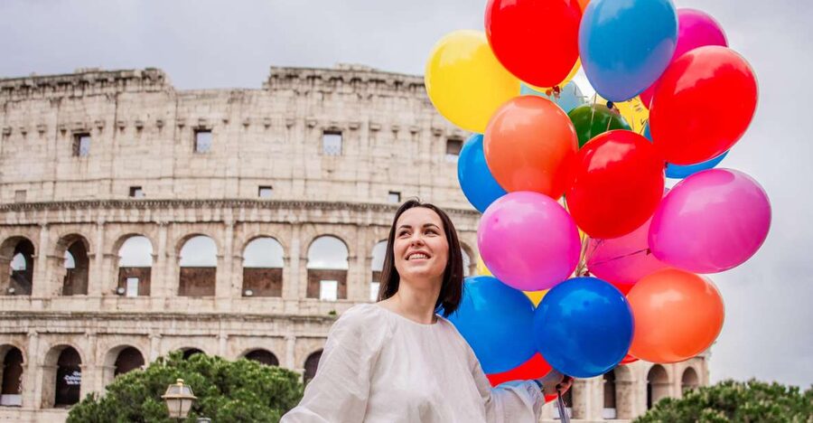 Rome: Professional Photoshoot With Balloons - Meeting at Via del Colosseo 31
