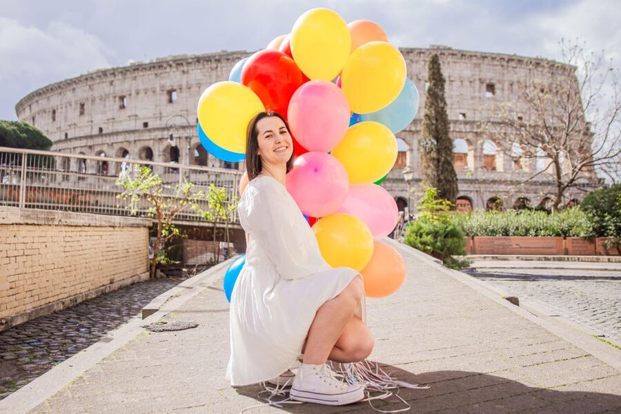 Rome: Professional Photoshoot With Balloons - Should you book the Colosseum balloon photoshoot?