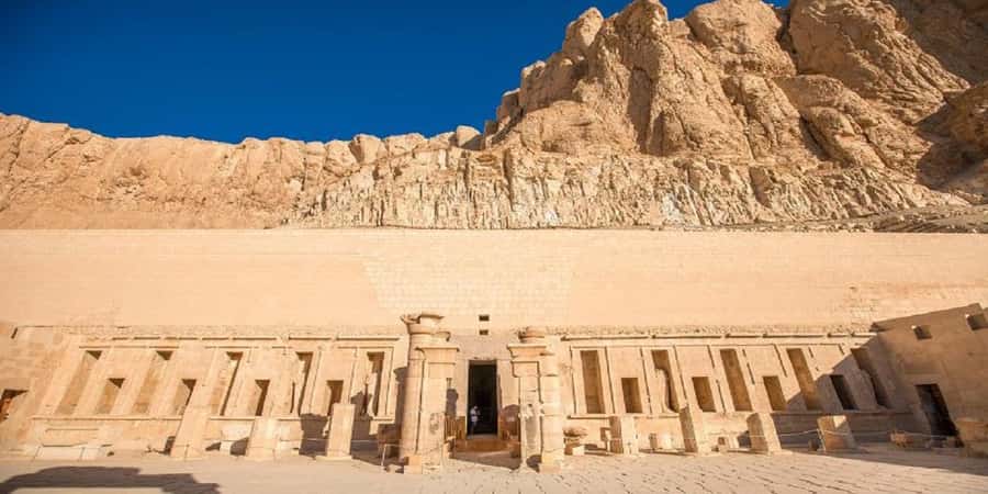 Safaga: Overnight Trip to Luxor with Balloon Ride & Hotel - A 3-star night in Luxor