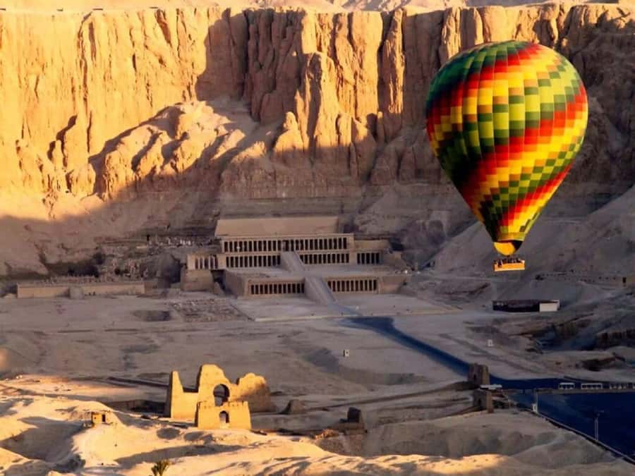 Safaga: Overnight Trip to Luxor with Balloon Ride & Hotel - The sunrise balloon flight above Luxor