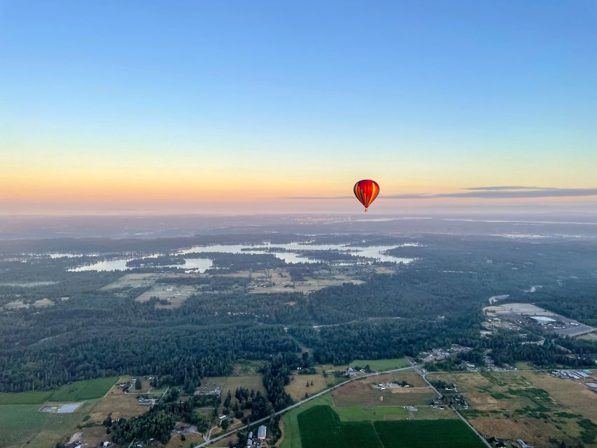 Seattle: Mt. Rainier Sunset Balloon Ride with Champagne - Sunset over Mt. Rainier, seen from a balloon