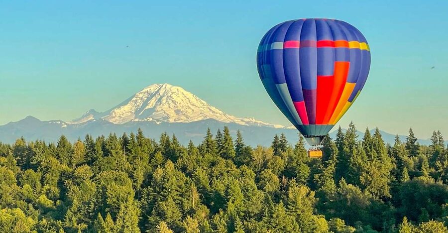 Seattle: Mt. Rainier Sunset Balloon Ride with Champagne - A small-group flight with room to look around