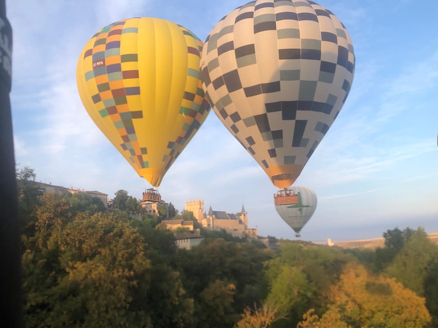 Segovia: Hot Air Balloon Flight with Picnic and Cava - One hour above the aqueduct, cathedral, and Alcázar