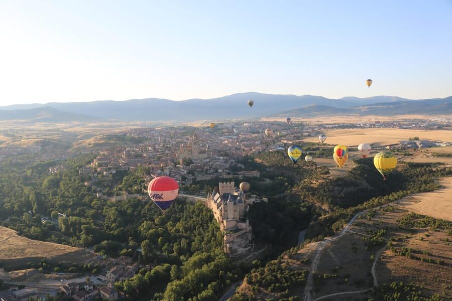 Segovia: Hot Air Balloon Flight with Picnic and Cava - Photos, videos, and the signed certificate
