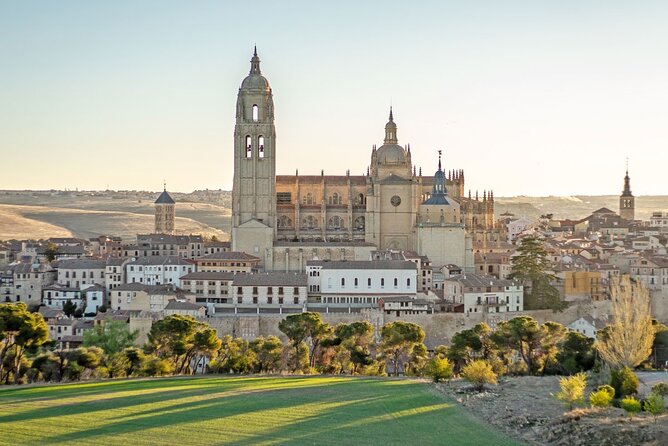 Segovia Hot Air Balloon from Madrid - Landing, breakfast, and the balloon pack-up