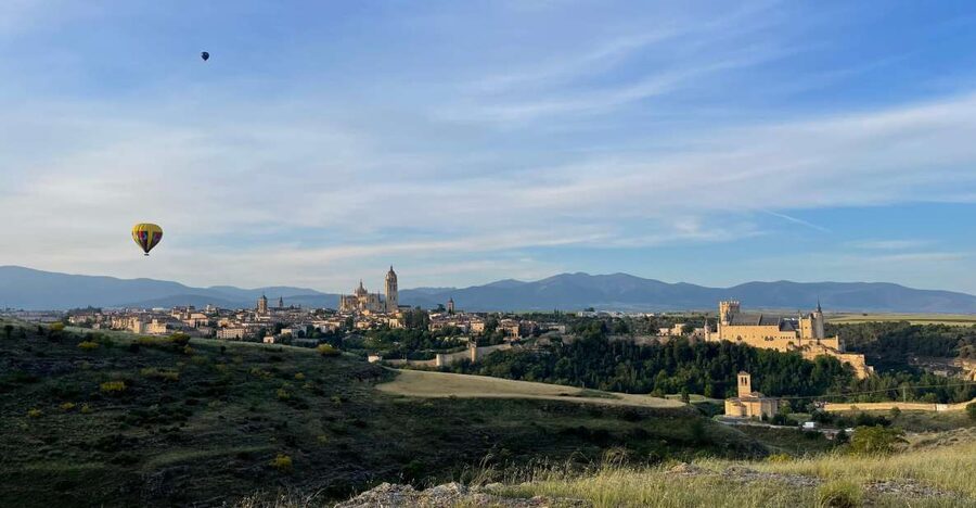 Segovia: Hot-air balloon ride with cava toast - Key points to know before booking