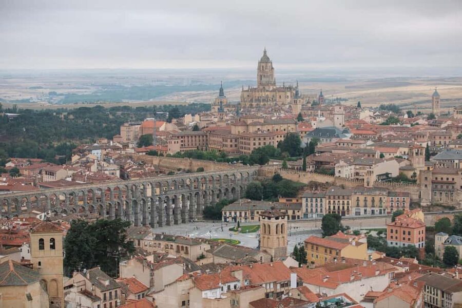 Segovia: Hot-air balloon ride with cava toast - Seeing Segovia before the city wakes
