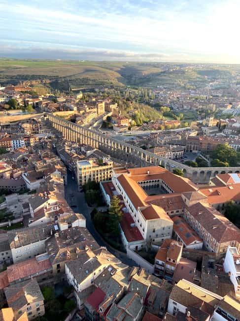 Segovia: Hot-air balloon ride with cava toast - What the basket experience is really like