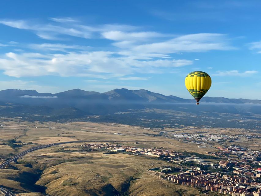 Segovia: Hot Air Balloon Ride with Picnic and Activity Video - Meeting near Hospital General de Segovia