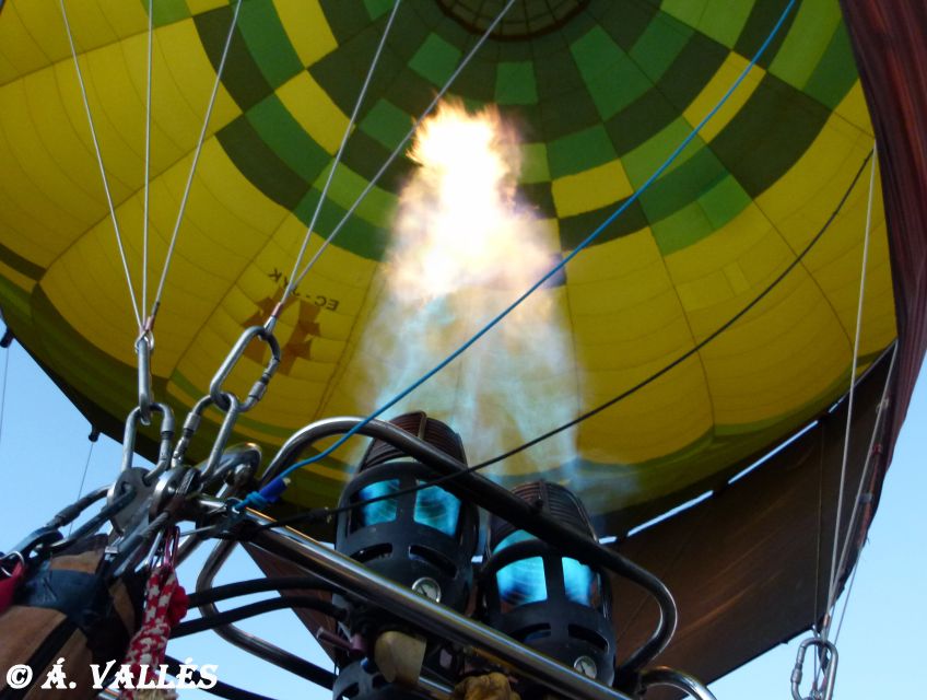 Segovia: Hot Air Balloon Ride with Picnic and Activity Video - Cava and an Iberian picnic after landing