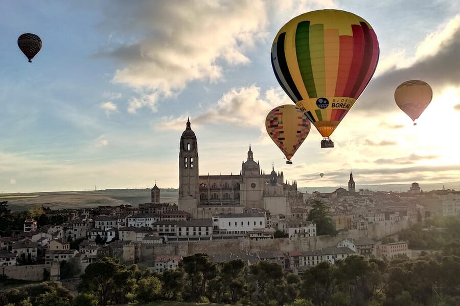 Segovia: Private Balloon Ride for 2 with Cava and Breakfast - Why Segovia Looks Best From a Balloon