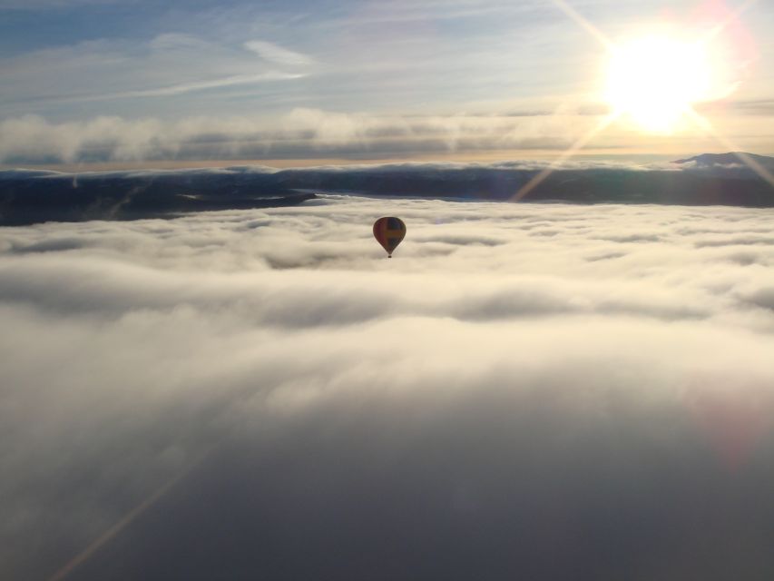 Segovia: Private Balloon Ride for 2 with Cava and Breakfast - One Private Hour Above the City