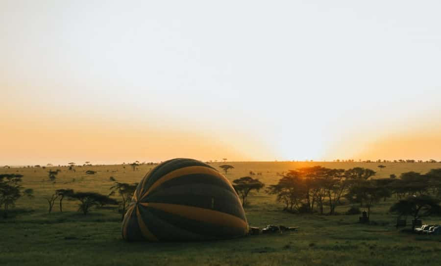 Serengeti: Hot Air Balloon Flight with Champagne Breakfast - Champagne and a bush breakfast on the plains