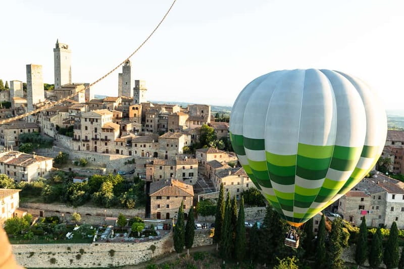 Siena: Balloon Flight Over Tuscany with a Glass of Wine - Who will enjoy this most