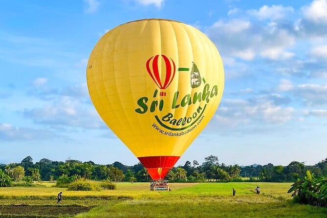 Sigiriya & Habarana: Sunrise Hot Air Balloon Ride Experience - Kandalama Lake in the first light