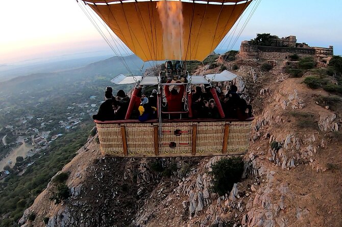 SkyWaltz Hot Air Balloon Safari - What happens in the basket