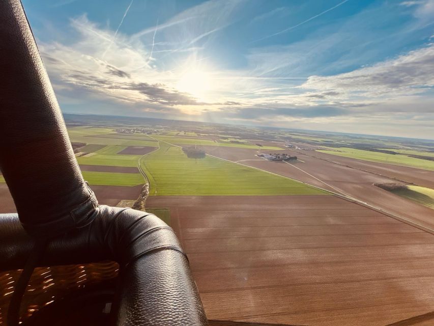 South of Paris: hot air balloon flight - The Pilot and the Feel of a Private Group