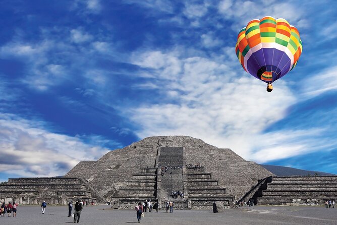 Sunrise HotAir Balloon Adventure Over Teotihuacan's Pyramids - Coffee, pastries, and the rhythm of the morning