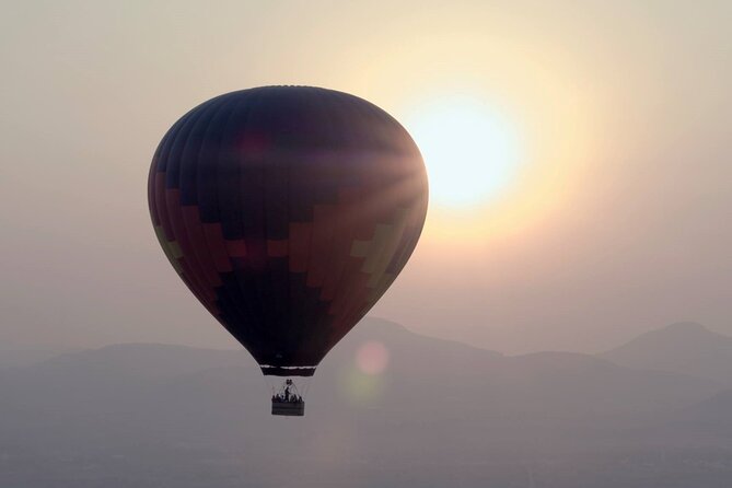 Sunrise HotAir Balloon Adventure Over Teotihuacan's Pyramids - Who will enjoy this most