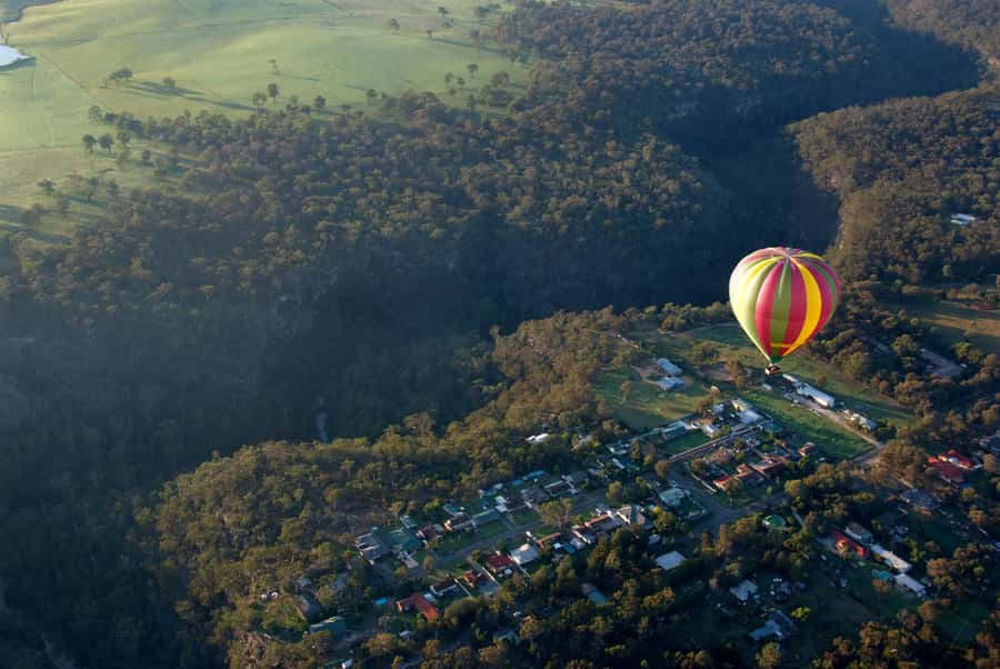 Sydney: Hunter Valley Sunrise Balloon Flight with Transfer - Helping prepare the balloon before takeoff