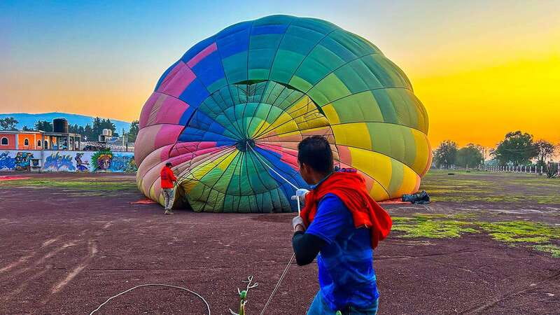 Teotihuacan: Hot Air Balloon Ride with Breakfast - Sunrise over the Pyramids of the Sun and Moon