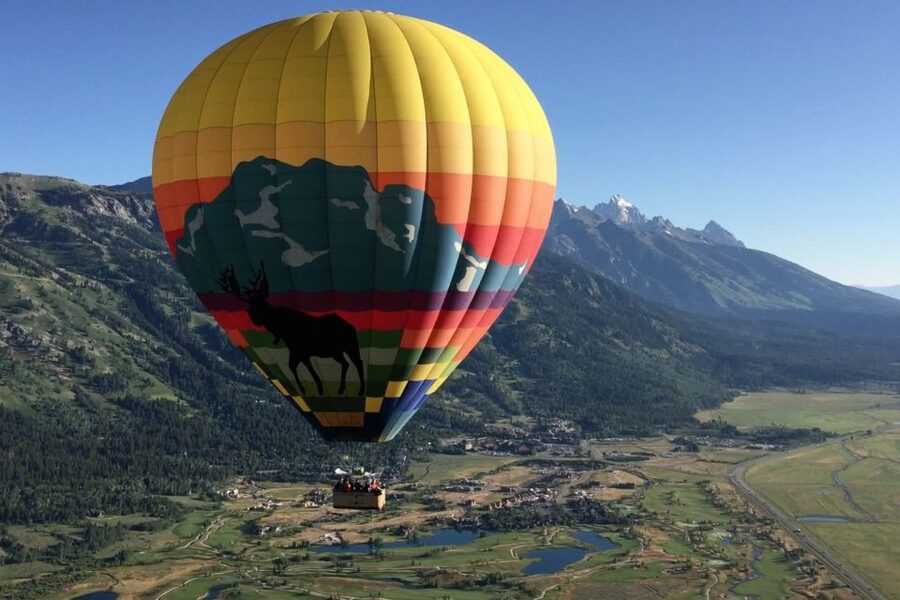 Teton Village: Grand Tetons Sunrise Hot Air Balloon Tour - Landing and the Champagne Toast