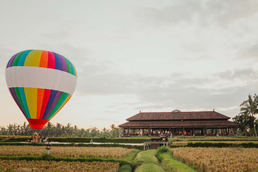 Ubud: Hot Air Balloon Experience - The short flight is the main event