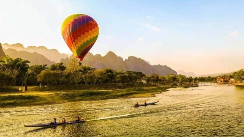 Vang vieng: Longtail boat&Hot Air Balloon&hotel pick-up - What the balloon flight is really like
