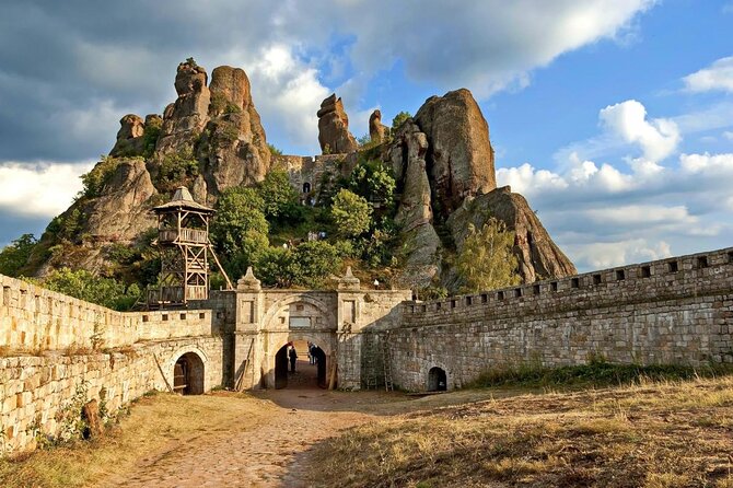 Virtual Hot Air Balloon Ride over the Belogradchik Rocks - Seeing Belogradchik Fortress from 1,500 meters