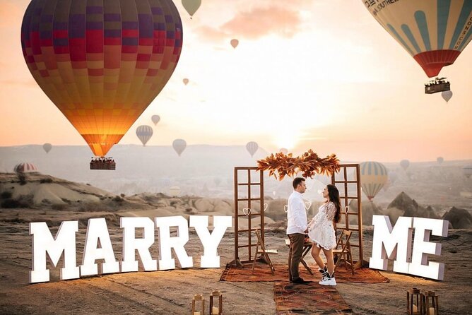 Wedding Proposal and Photoshoot with Hot Air Balloons - A sunrise proposal above Goreme and Ortahisar