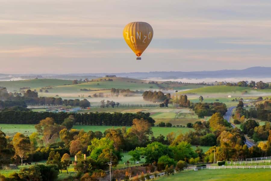 Yarra Valley: Hot Air Balloon with Breakfast & CBD Transfers - Getting from Melbourne to the launch area