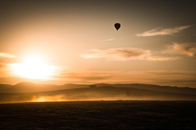 Yarra Valley sunrise balloon flight & champagne breakfast - Group size, tickets, and the practical details