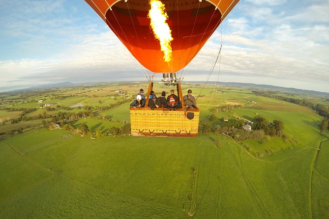 Yarra Valley sunrise balloon flight & champagne breakfast - Who will enjoy this most
